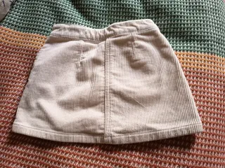 Falda de pana beige para miñas de 7 anos