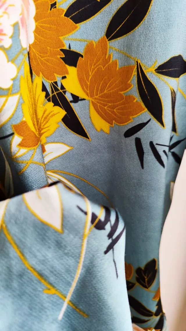 Blusa con stampa floreale blu