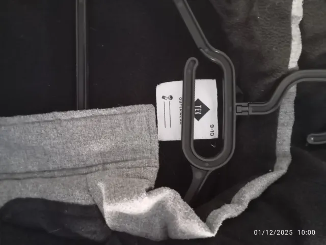 Chaqueta gris y negra talla 9/10 años