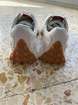 New Balance 327 Rojo y Blanco