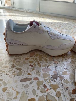 New Balance 327 Rojo y Blanco