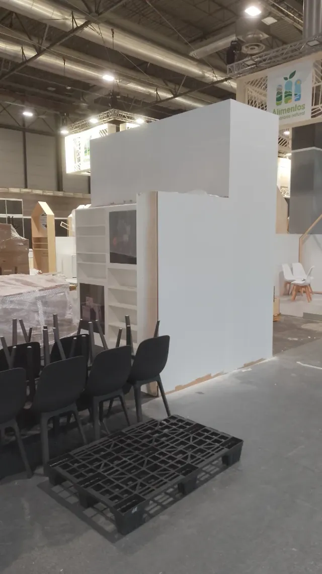 Fabbricazione e montaggio di armadi, cucine, ecc.