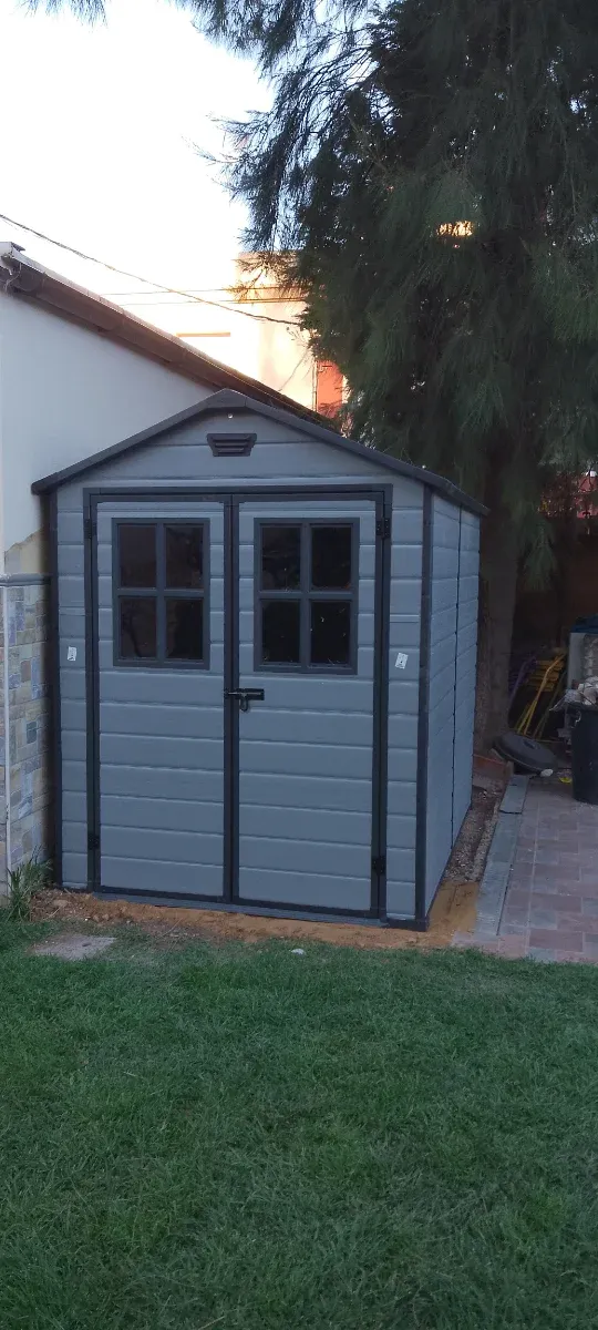 Fabbricazione e montaggio di armadi, cucine, ecc.