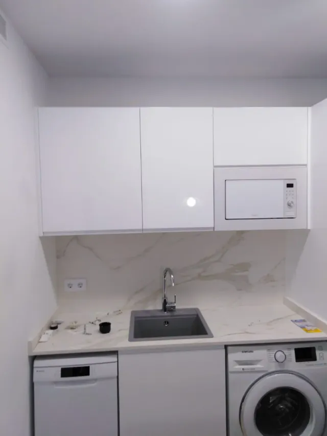 Fabbricazione e montaggio di armadi, cucine, ecc.