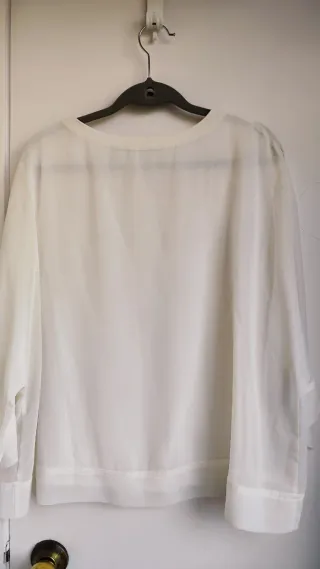 Blusa crema manga larga. Con transparencia