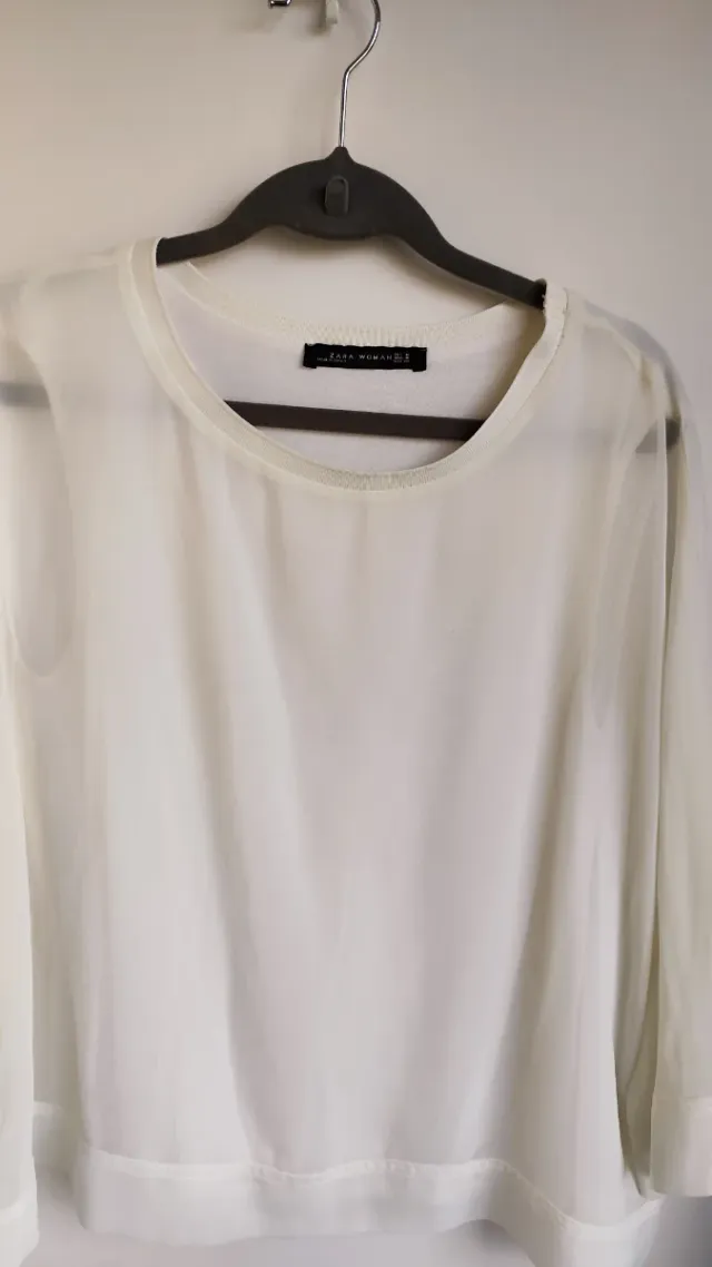 Blusa crema a manica lunga. Con trasparenza