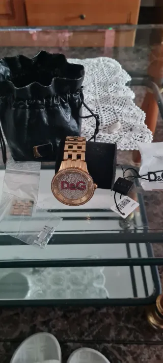 Reloj Dolce & Gabbana Dorado y Rojo