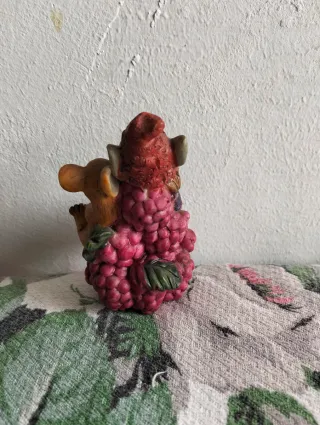 Statuetta elfo con animale