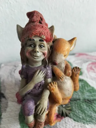 Statuetta elfo con animale