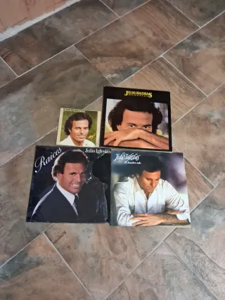 3 Vinilos y 1 Single de Julio Iglesias