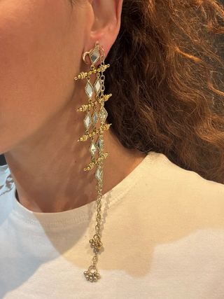 Pendientes largos dorados con espejos