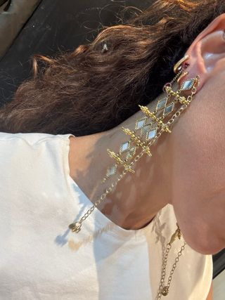 Pendientes largos dorados con espejos