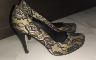Zapatos de tacón fiesta encaje negro y dorado/ocre