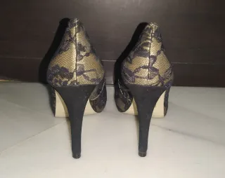 Zapatos de tacón fiesta encaje negro y dorado/ocre