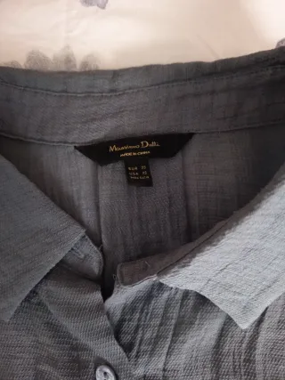 Camisa gris azulada de manga larga