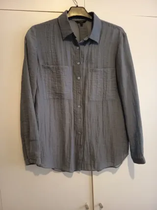 Camisa gris azulada de manga larga