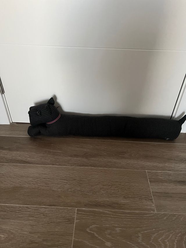 Burlete perro para puertas marca Dora Designs