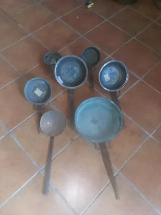 Antiguos cazos y espumadera