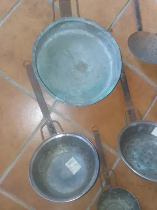 Antiguos cazos y espumadera