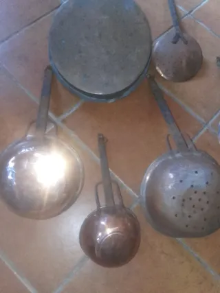 Antiguos cazos y espumadera