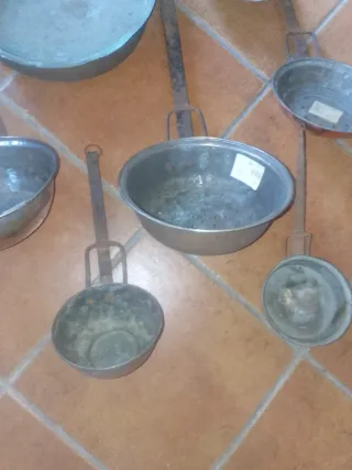 Antiguos cazos y espumadera