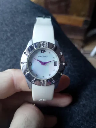 Reloj Time Force Beige/Plata de chica. Funcionando