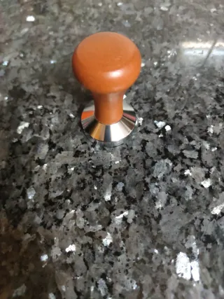 Tampatore per caffè in legno e acciaio