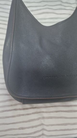 Bolso de piel negro Adolfo Domínguez.
