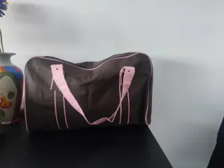 Bolsa de viaje y multiusos marrón y rosa
