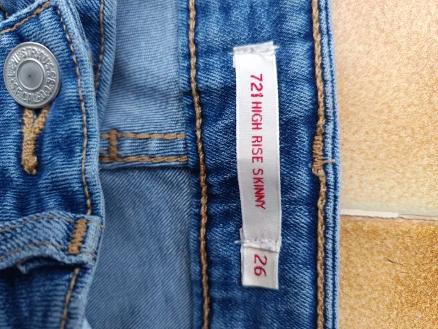 Levi's Skinny High Rise T26