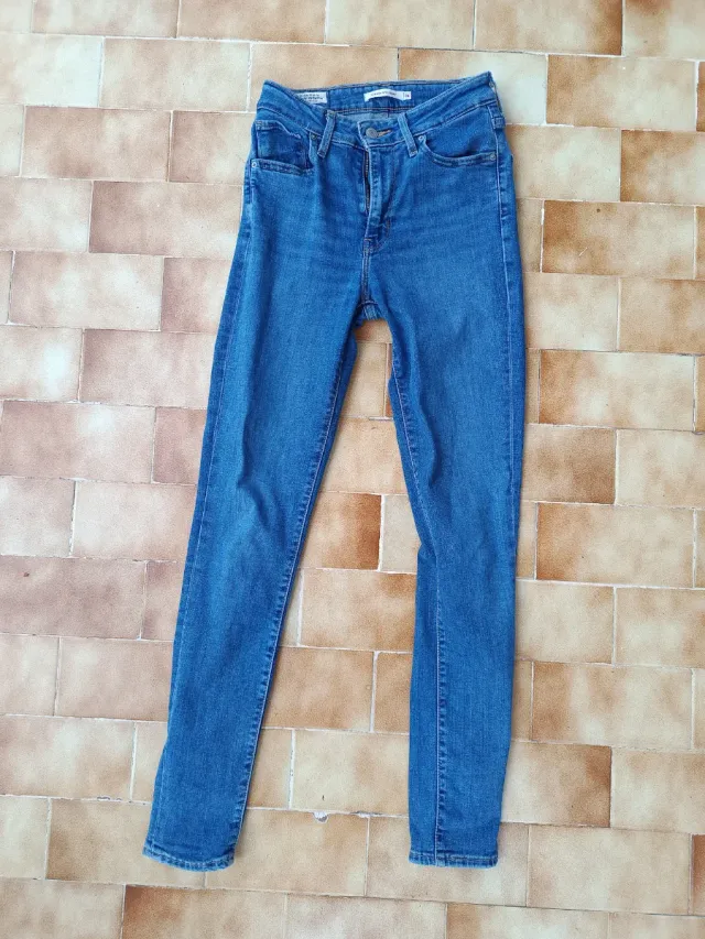 Levi's Skinny High Rise T26