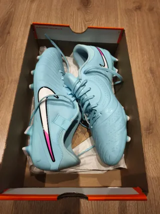 Botas de fútbol Nike Tiempo Talla 43