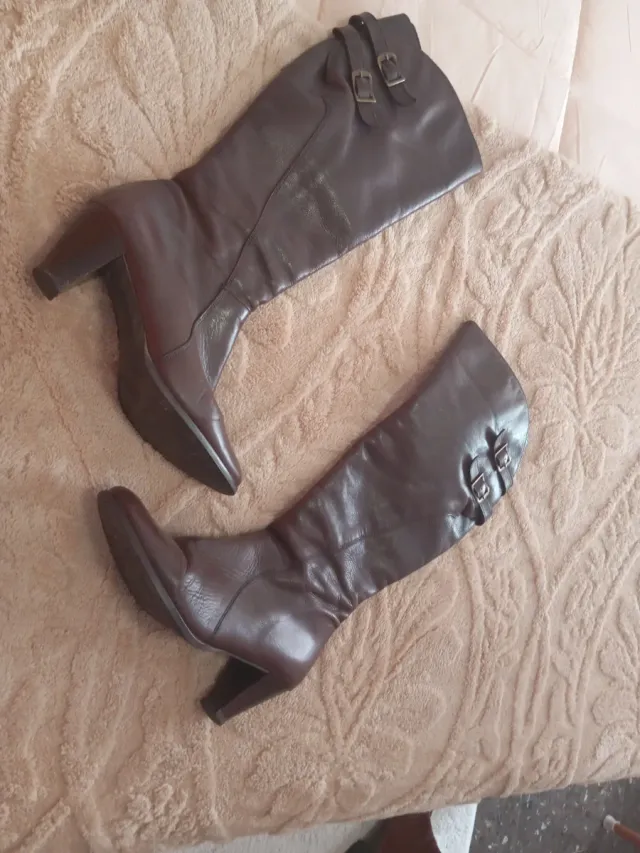Botas altas de piel marrones