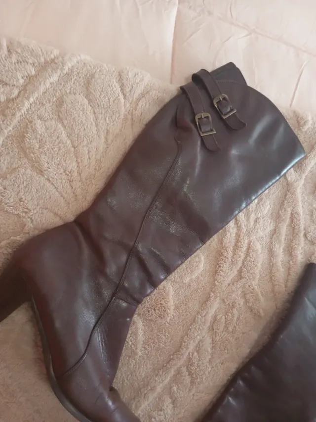 Botas altas de piel marrones