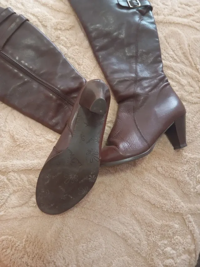 Botas altas de piel marrones