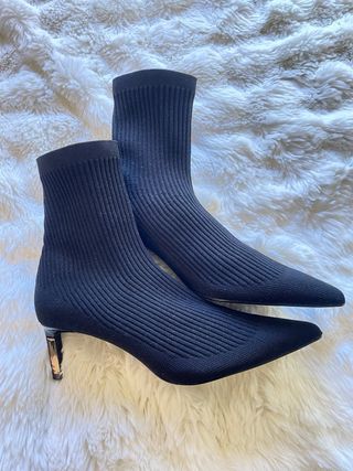 Botín calcetín tacón Zara negro.