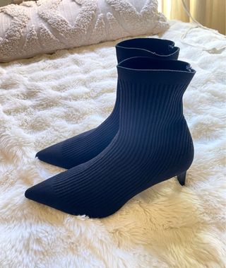 Botín calcetín tacón Zara negro.