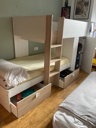 Llitera amb armari i 2 calaixos