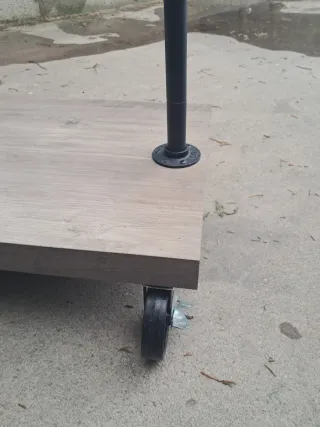 Perchero Industrial Base Madera Ruedas