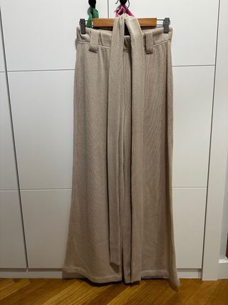 Pantalón sport beige Mango