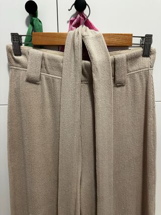 Pantalón sport beige Mango