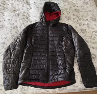 Abrigo Quechua Negro y Rojo