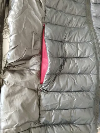 Abrigo Quechua Negro y Rojo