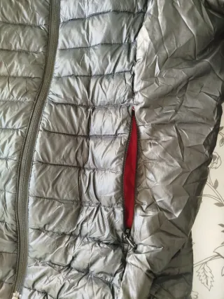 Abrigo Quechua Negro y Rojo