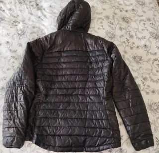 Abrigo Quechua Negro y Rojo