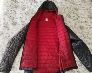 Abrigo Quechua Negro y Rojo