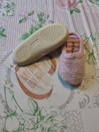 Zapatillas de casa talla 29.