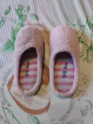 Zapatillas de casa talla 29.