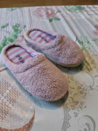 Zapatillas de casa talla 29.