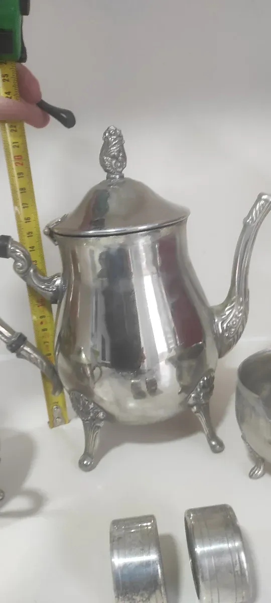 Lote plata: tetera, azucarero, lechera y 2 serv